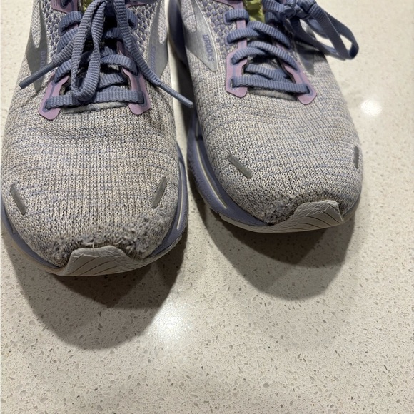 Brooks Lavender and Gray Ghost 10 Athletic Shoes - Picture 5 of 11